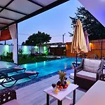 Cavdir 2 Bedroom Secluded With Private Pool Hot Tub וילה