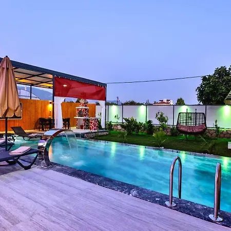 Cavdir 2 Bedroom Secluded With Private Pool Hot Tub וילה *